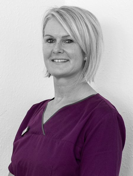 Sie sehen ein Bild unserer zahnmedizinischen Assistentin Diana Hofmann